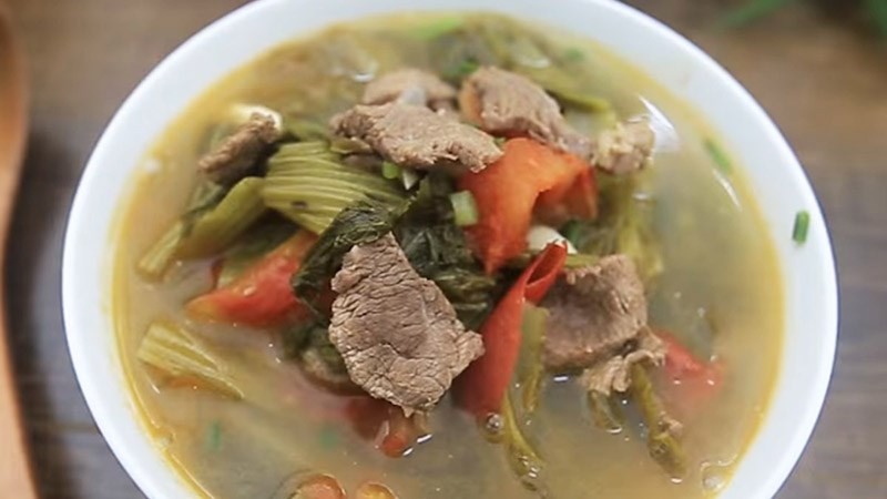 Canh thịt bò dưa chua giòn ngon, cách nấu thịt bò đơn giản mà hấp dẫn