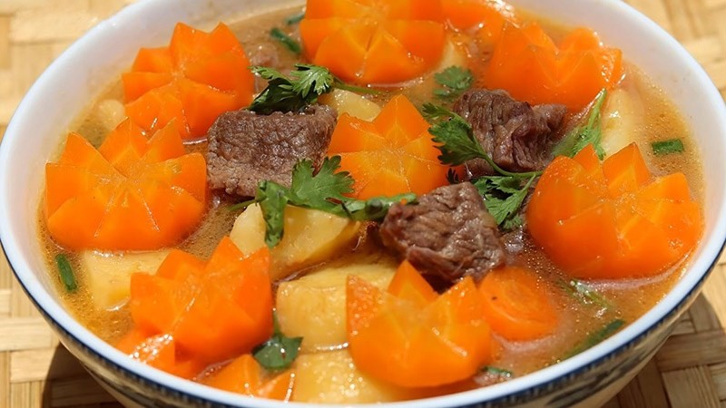 Canh thịt bò khoai tây cà rốt, món canh thịt bò đơn giản đầy đủ dưỡng chất