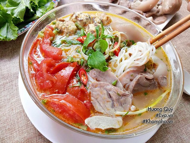 Tô bún mọc chân giò thơm ngon hấp dẫn
