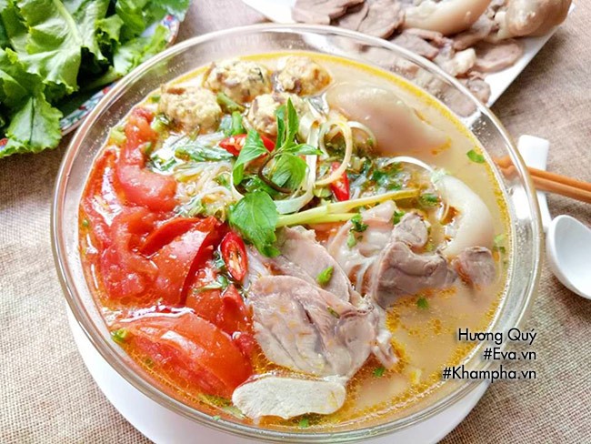 Món bún mọc chân giò đậm đà hương vị