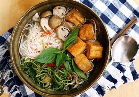 Tô bún Thái chay hấp dẫn, đậm đà hương vị truyền thống.