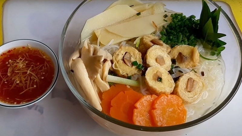 Bún măng chay với măng giòn, nấm thơm