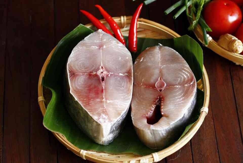 Nguyên liệu tươi ngon cho món cá thu kho cà chua giàu dinh dưỡng