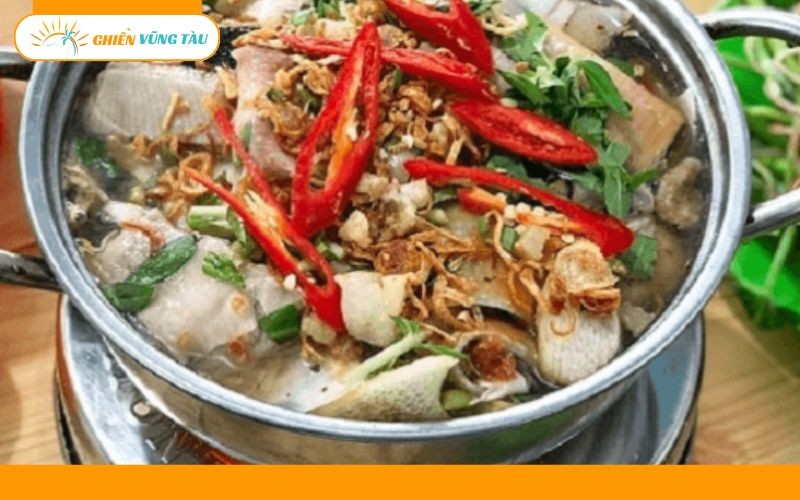 Đĩa lẩu Thái cá đuối với bún tươi
