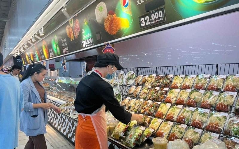 Thức ăn chế biến sẵn từ siêu thị, giải pháp tối ưu khi nấu ăn đơn giản không có thời gian.