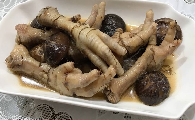 Chân gà hầm nấm đông cô tóc tiên ngon lạ miệng