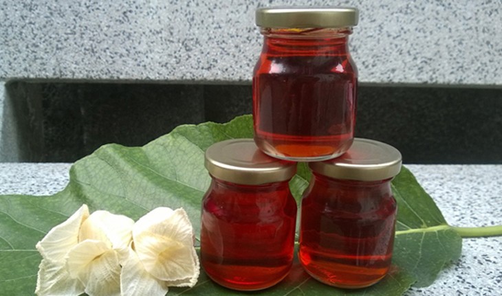 Thành phẩm dầu gấc tự nấu, có thể dùng trực tiếp để làm đẹp hoặc cho bé ăn dặm