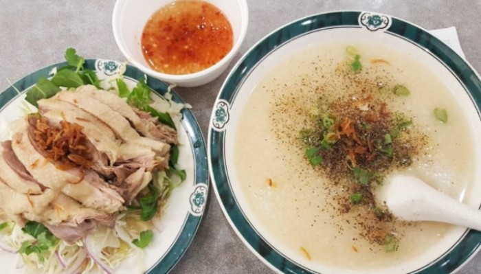 Tô cháo ngan nóng hổi, thơm ngon, trang trí đẹp mắt đã hoàn thành