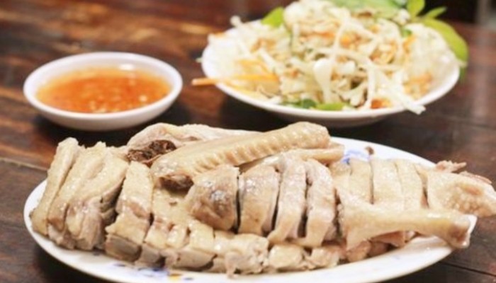 Thịt ngan luộc đã chặt miếng vừa ăn, sẵn sàng thưởng thức