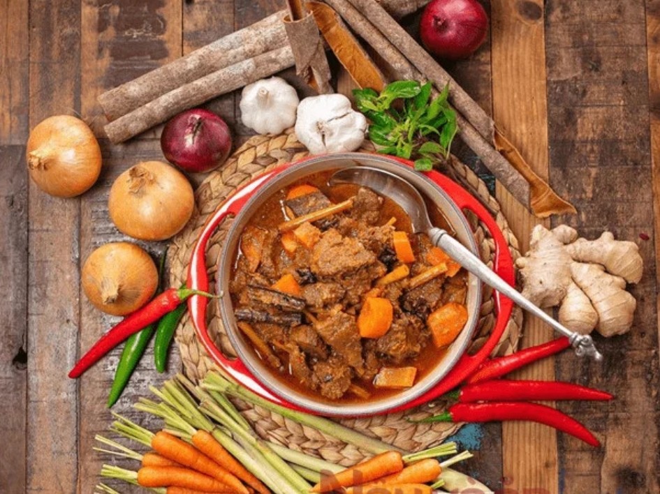 Nguyên liệu tươi ngon chuẩn bị cho món bò kho miền Trung