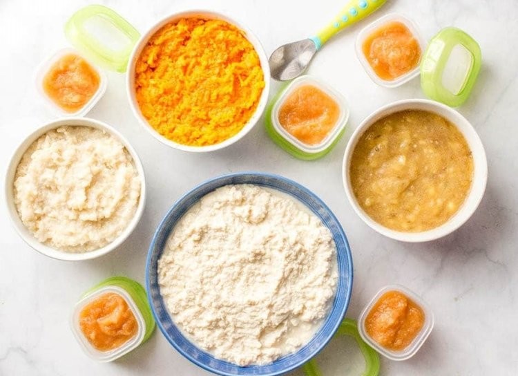 Chuẩn bị nguyên liệu và dụng cụ cho cách nấu bột sữa cho bé