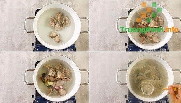Nồi nước dùng đang được nấu từ xương cá rô phi và xương heo cho món bún cá rô phi rau cải