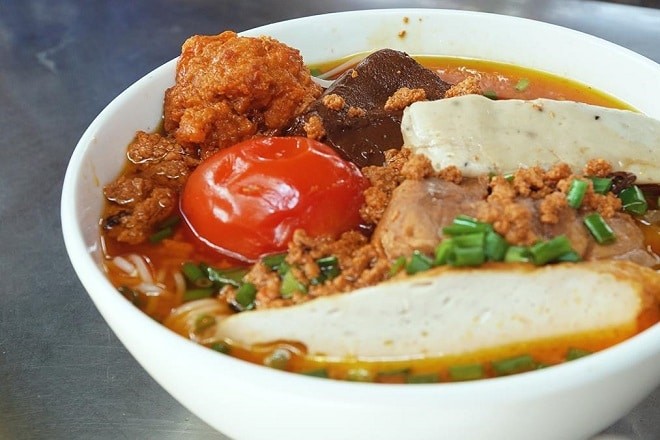 Tô bún riêu cua miền Trung nóng hổi hấp dẫn