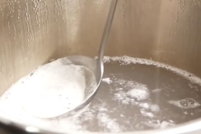 Hầm nước dùng xương ống ngọt thanh