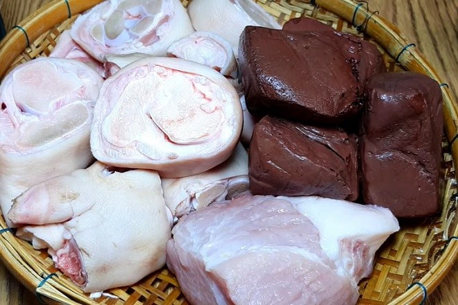 Nguyên liệu phong phú cho bún riêu miền Nam