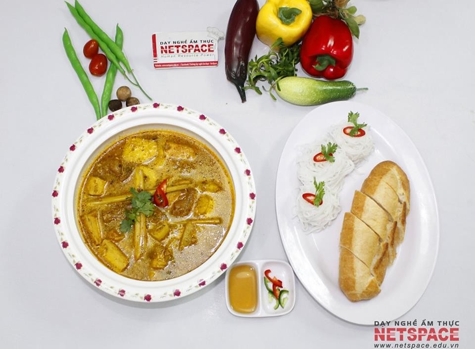 Món cà ri Ấn Độ chay với khoai tây và rau củ