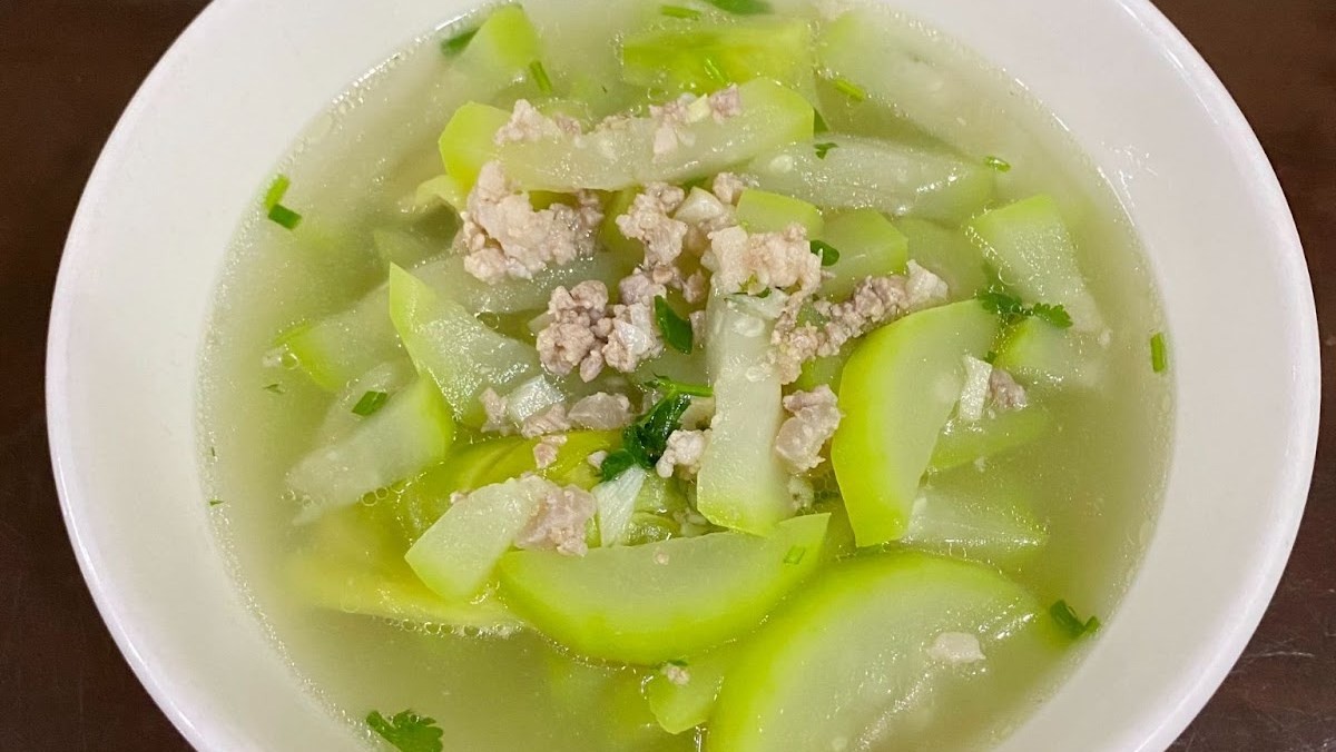 Bát canh bầu nấu thịt băm thơm ngon, thanh mát chuẩn vị
