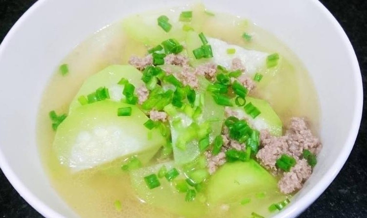 Tô canh bí thịt heo băm nóng hổi, thanh mát đã hoàn thành