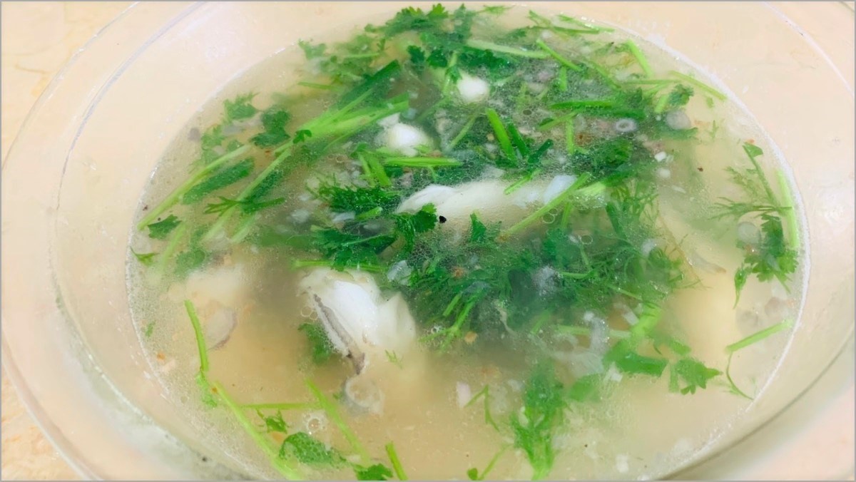 Canh cá khoai thì là thơm ngon, nóng hổi, trang trí đẹp mắt