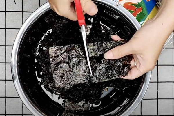 nấu canh rong biển cá nấm ngon