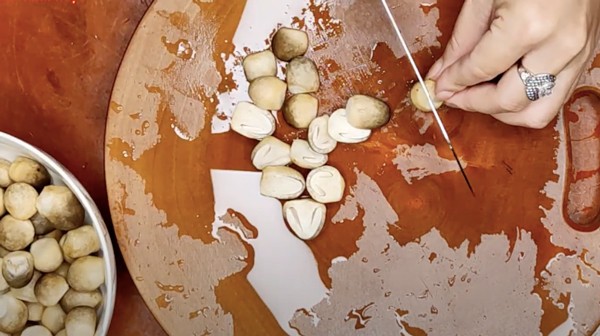 Hướng dẫn nấu canh rong biển chả cá nấm ngon