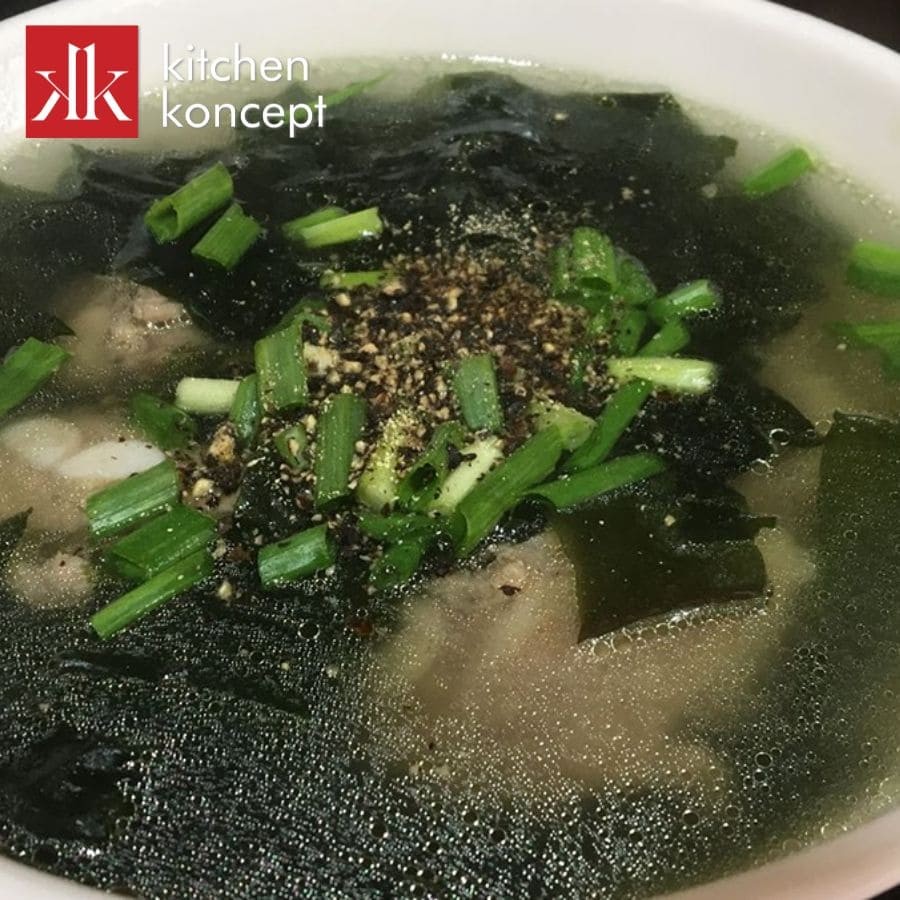 Canh rong biển sườn non hầm mềm