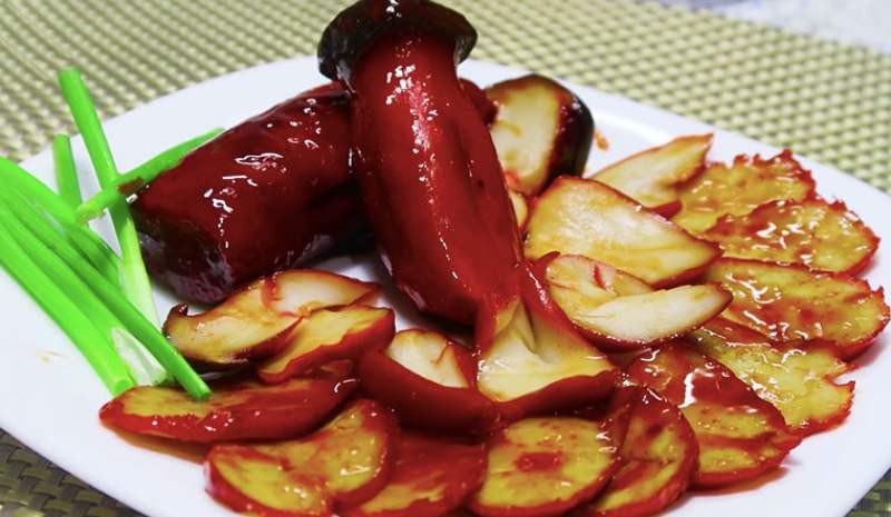 Cắt nấm đùi gà và heo lát chay thành lát mỏng