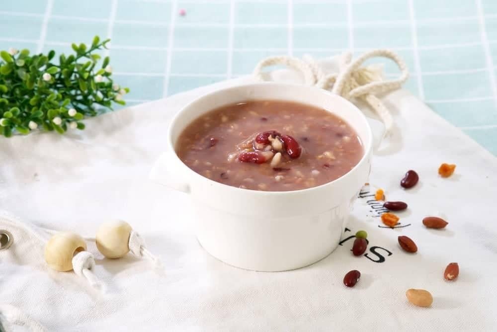 Cháo đậu thận mềm bùi, cung cấp năng lượng và chất sắt cho bé