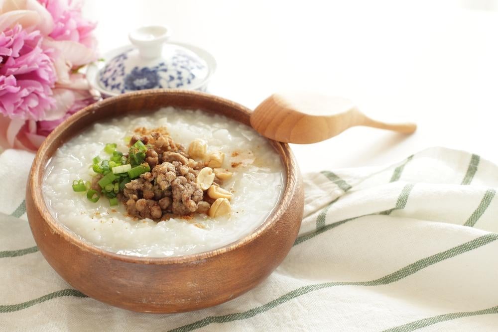 Cháo đậu phộng béo ngậy, cung cấp năng lượng và dưỡng chất cho bé