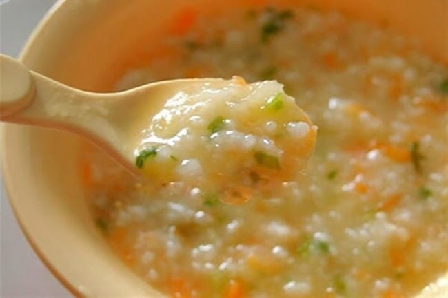 Cháo khoai tây cà rốt bổ dưỡng, kích thích vị giác cho bé 6 tháng