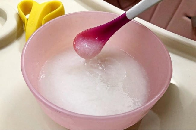 Quy trình rây cháo mịn đúng cách cho bé mới bắt đầu ăn dặm 6 tháng