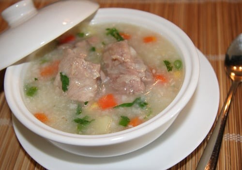 Cách nấu cháo sườn hạt sen thơm ngon