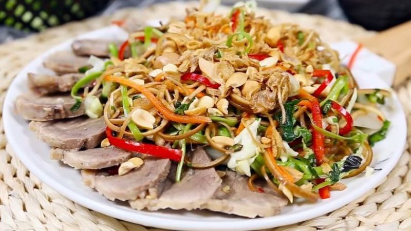 Đĩa gỏi vịt hoàn thiện