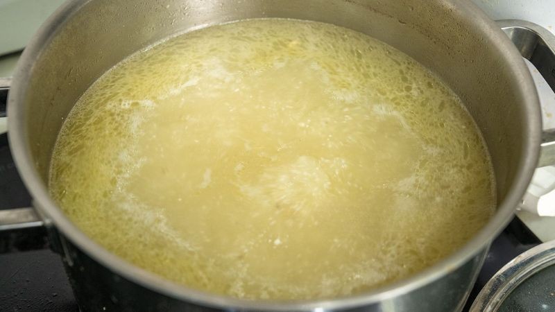 Nồi cháo đang nấu