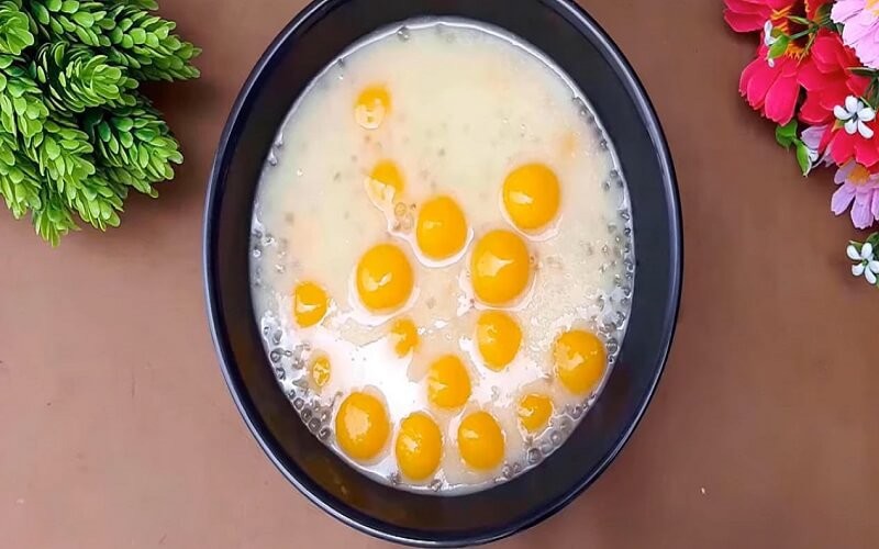 Thành phẩm chè bí đỏ bột báng đã hoàn thành, sánh mịn và béo ngậy sẵn sàng thưởng thức