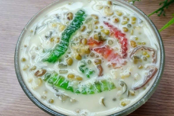 Thưởng thức chè đậu xanh bột báng bột khoai thơm ngọt, béo bùi