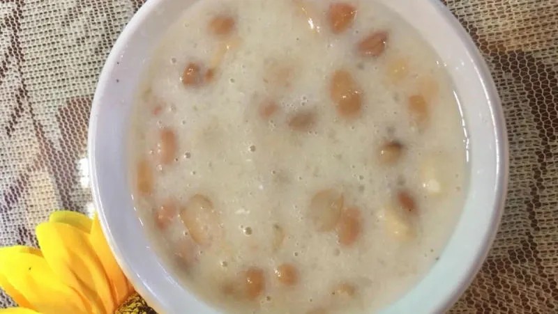 Món chè đậu phộng kiểu Hoa với hương vị độc đáo và nước cốt dừa sánh mịn