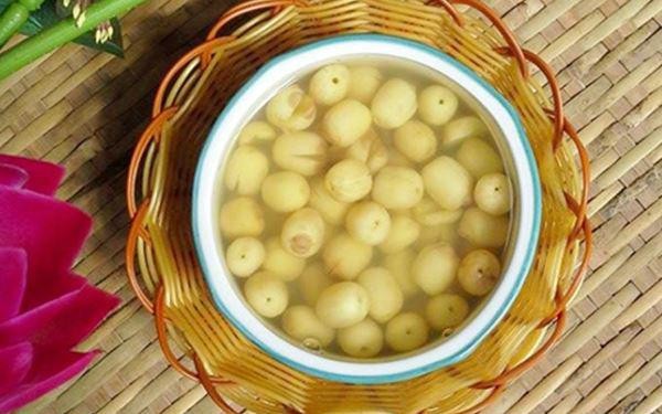 Thành phẩm chè hạt sen đường phèn ngọt dịu, thanh mát, sẵn sàng thưởng thức sau khi nấu