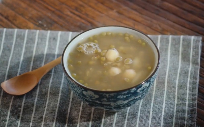 Chén chè đậu xanh hạt sen thơm ngon, cách nấu chè hạt sen đường cát
