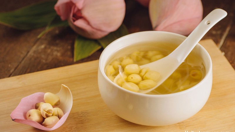 Chén chè hạt sen đường cát thanh mát, hấp dẫn