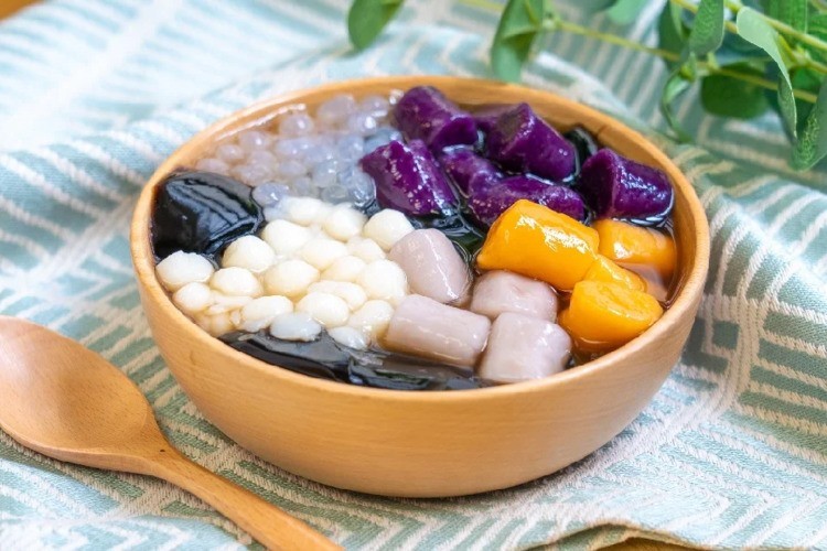 Thưởng thức chè đỗ đen khoai lang giải nhiệt thơm ngon tại nhà