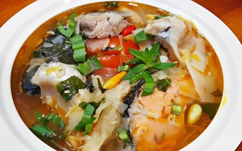 Món canh ngót đầu cá hồi thơm lừng, hấp dẫn sau khi hoàn thành