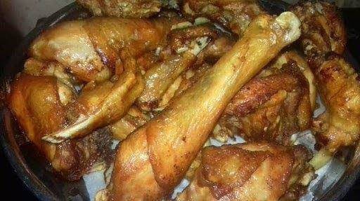 Chiên gà vàng nấu gà tiềm ớt hiểm sau khi đã tẩm ướp