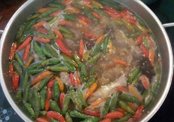 Nước lẩu gà tiềm ớt hiểm