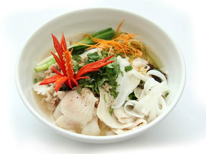 Tô hủ tiếu cá nóng hổi đậm đà hương vị người Hoa, món ăn truyền thống được yêu thích