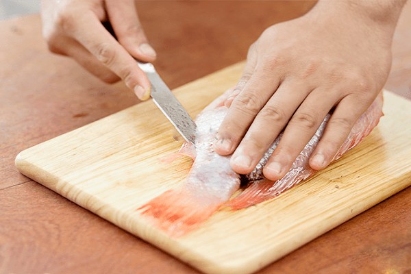 Sơ chế cá diêu hồng để nấu lẩu