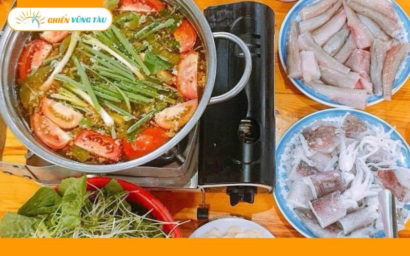 Cá khoai tươi và các loại rau ăn kèm chuẩn bị cho món lẩu Vũng Tàu