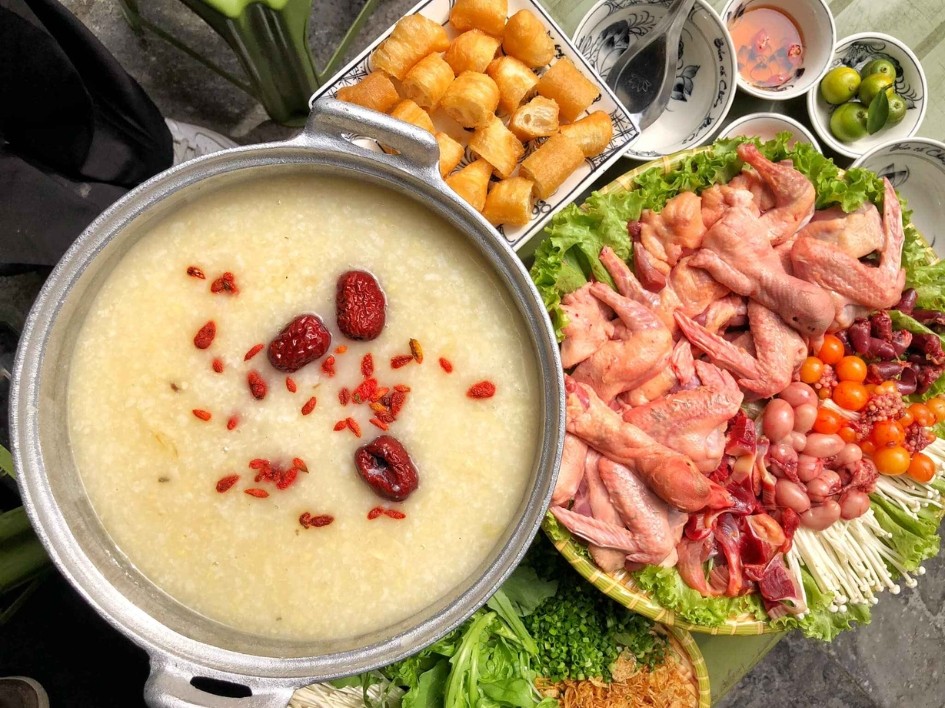 Bát lẩu cháo thập cẩm nghi ngút khói thơm ngon hấp dẫn