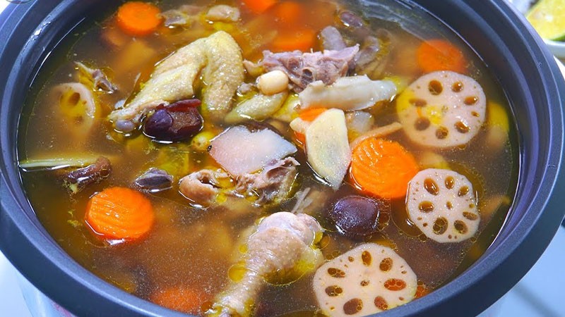 Lẩu gà thuốc bắc đại bổ, giúp tăng cường sức khỏe cả gia đình