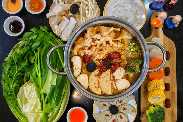 Nguyên liệu chuẩn bị cho món lẩu Thái chay thập cẩm